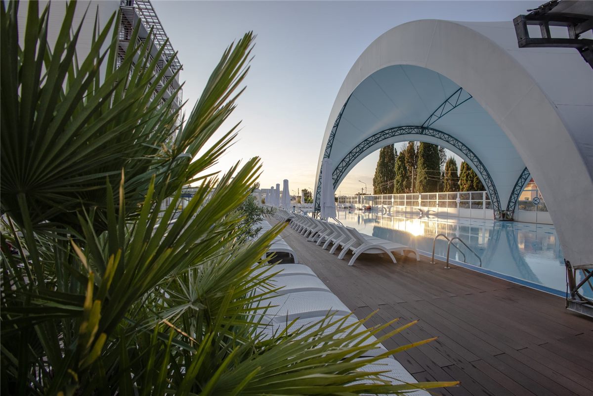 Комплекс бассейнов Breeze в Bridge Resort
