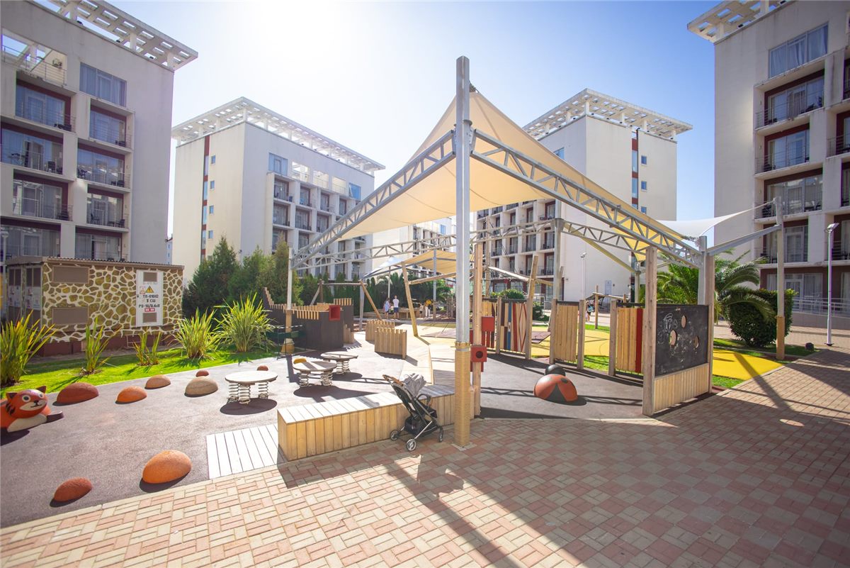 Детская площадка с сенсорными зонами в Bridge Resort — фото 5