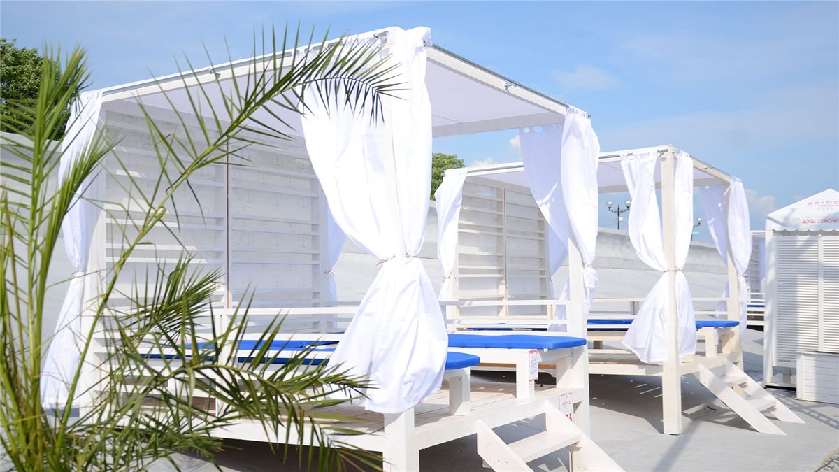 Оборудованный пляж Bridge Resort в Имеретинской низменности