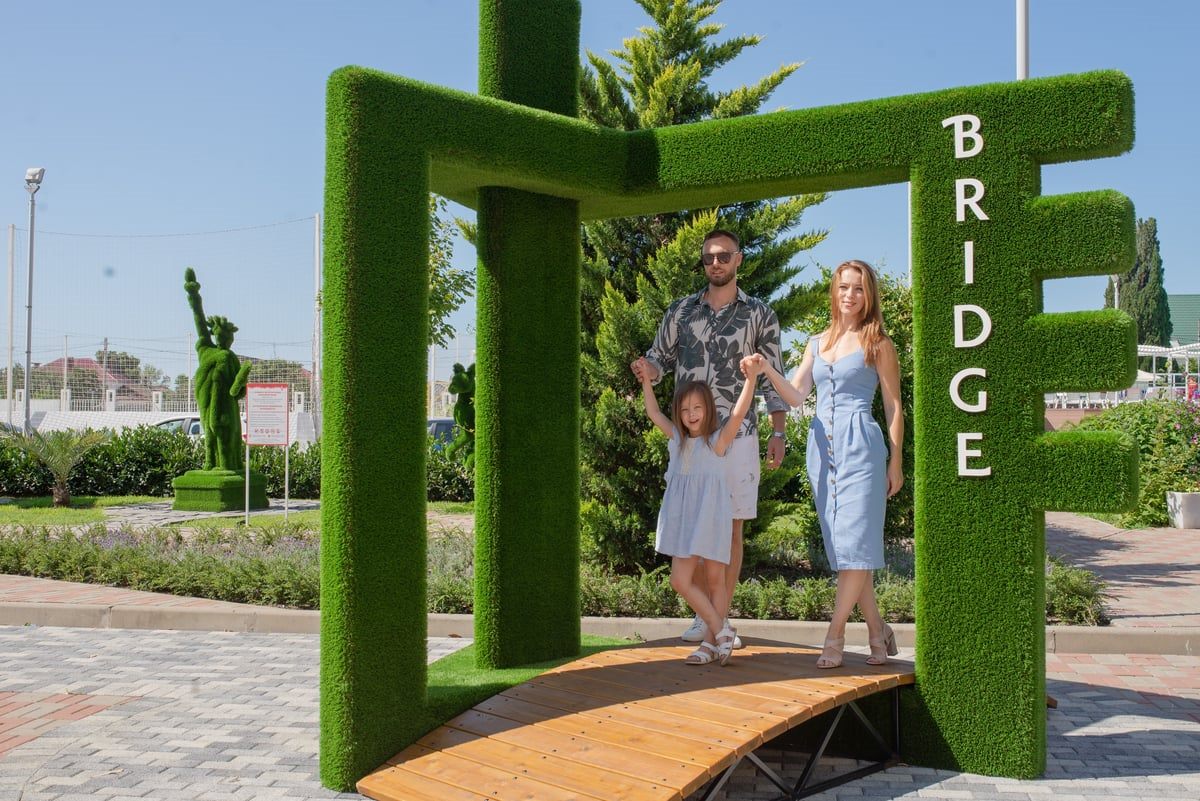 Топиари-парк зелёных фигур на территории Bridge Resort — фото 5